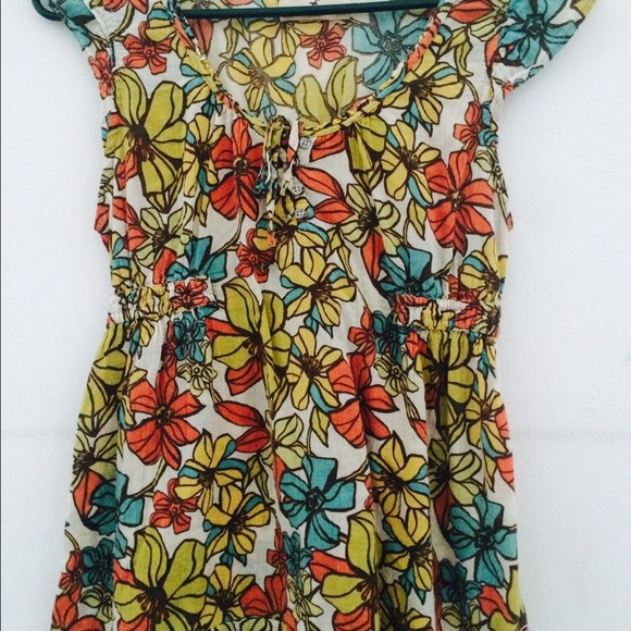 Floral hollister shirt - Picture 3 of 4