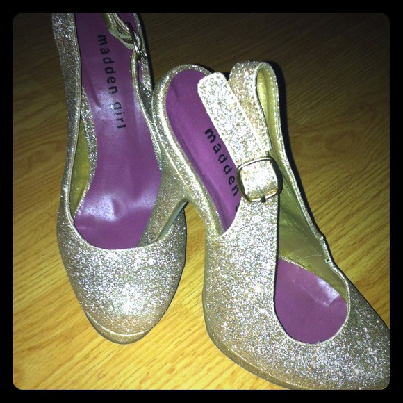 Shoes perfect for holiday!!