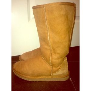 ❗️RESERVED❗️Chestnut UGGS