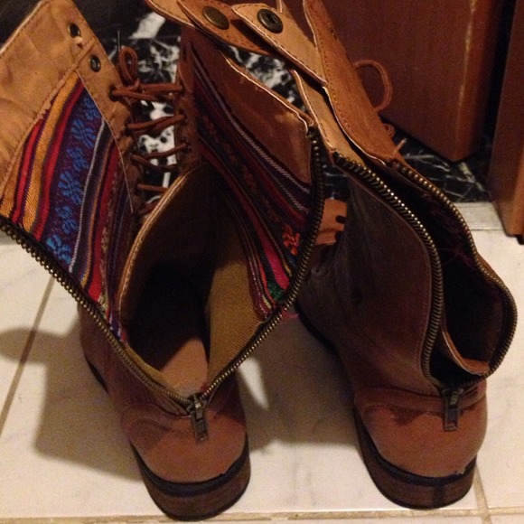 Boots - Picture 3 of 4