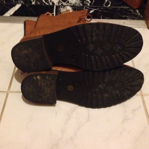 Boots - Picture 4 of 4