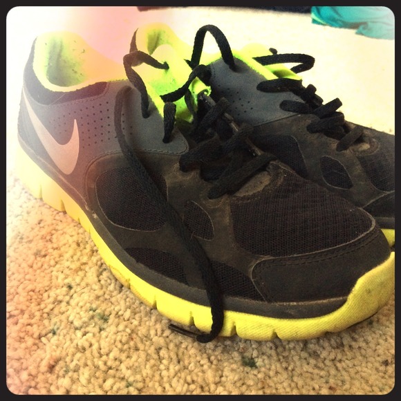 Men's Nike Shoe! Perfect Christmas gift?? 💜