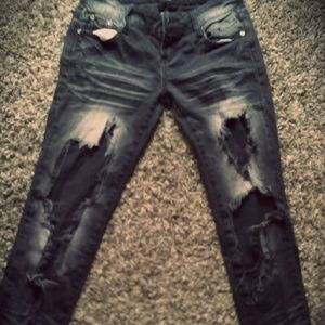 Extreme distressed skinny jeans