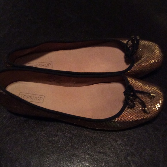 Gold flats bundled with black headband .