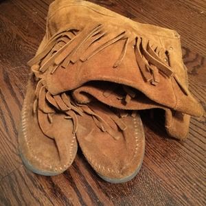 Minnetonka Brown Suede Fringe Boots