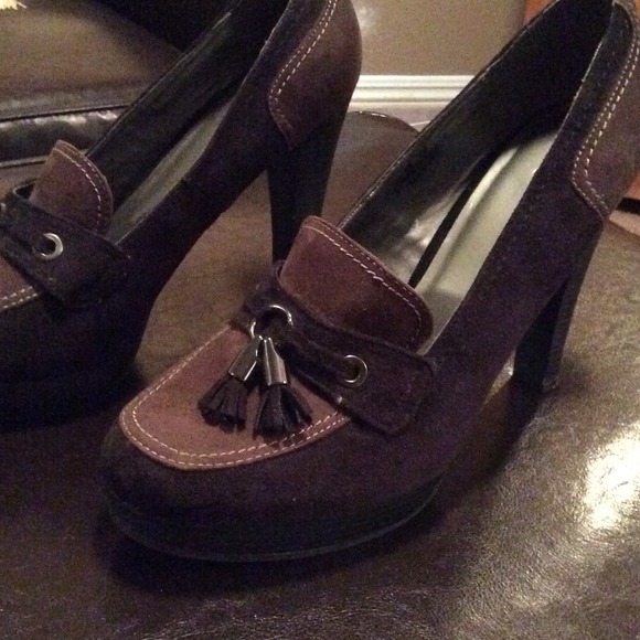 Size 11 faux suede platform loafers
