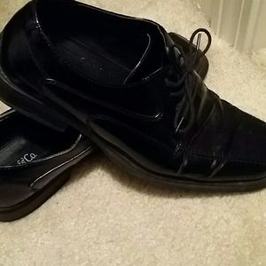 Men's Bass lace up square toe shoe