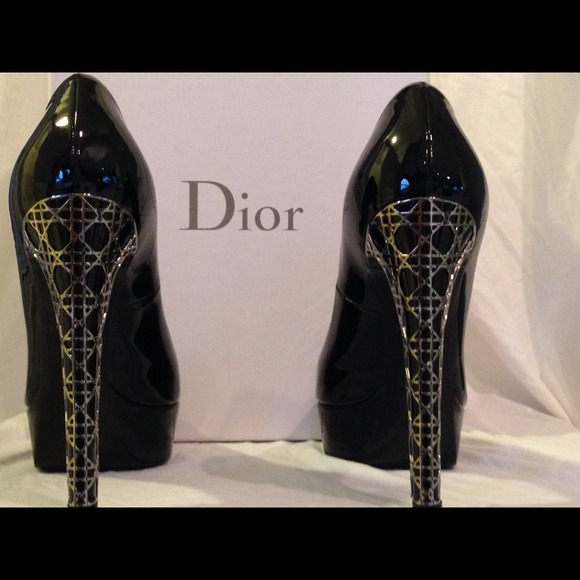TRADED W/ Fallon 1001 ..DIOR 890$ LIMITED EDTION - Picture 2 of 4