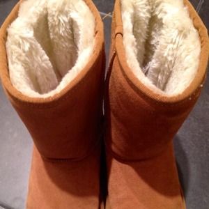 ❗️RESERVED until Wed.❗️Chestnut UGGS, Classic Tall