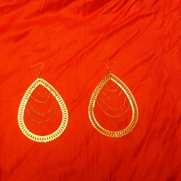 Gold tear drop earings