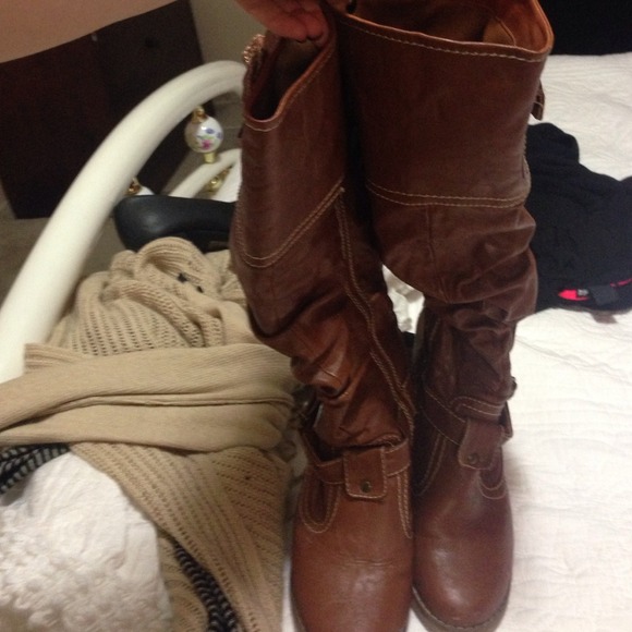 Knee high boots - Picture 2 of 2