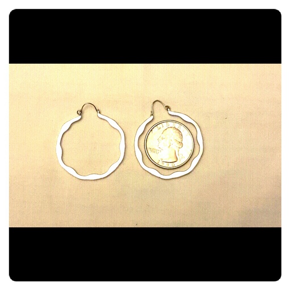 Sliver hoop earings