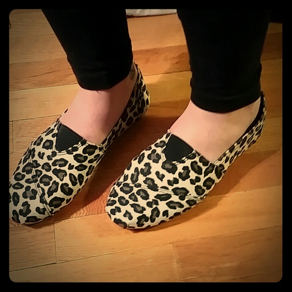 'Sole Mates' Leopard print Slip-on Flats