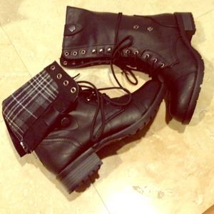 NEW! Fold-over black combat boots!!