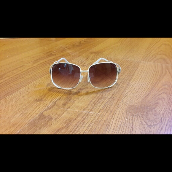 Kathy Van Zeeland White frame sunglasses