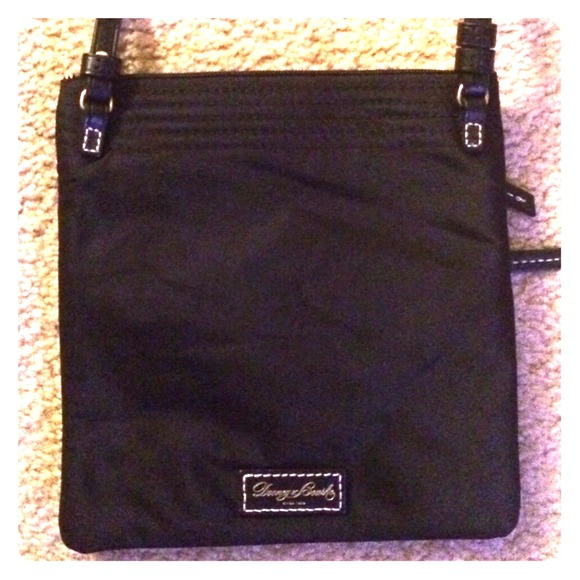 Dooney & Bourke cross body bag 🙌