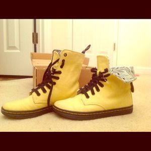 Mustard Dr. Martens (canvas)