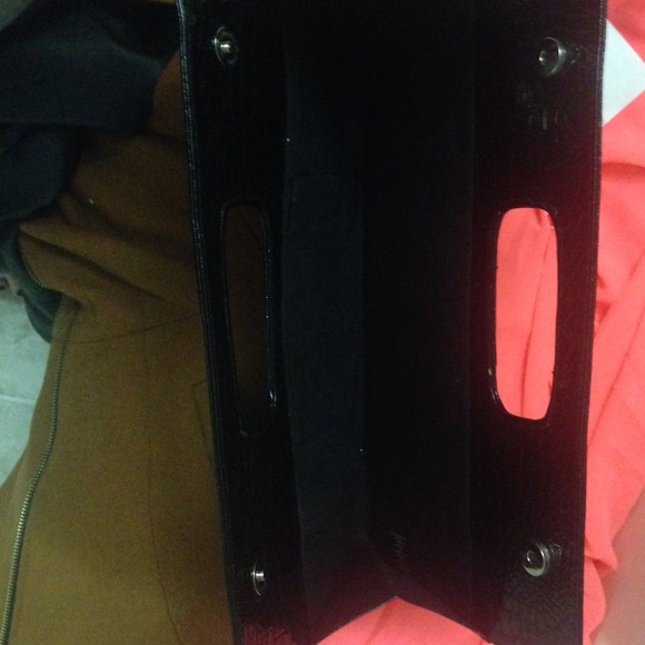 Clutch - Picture 2 of 2