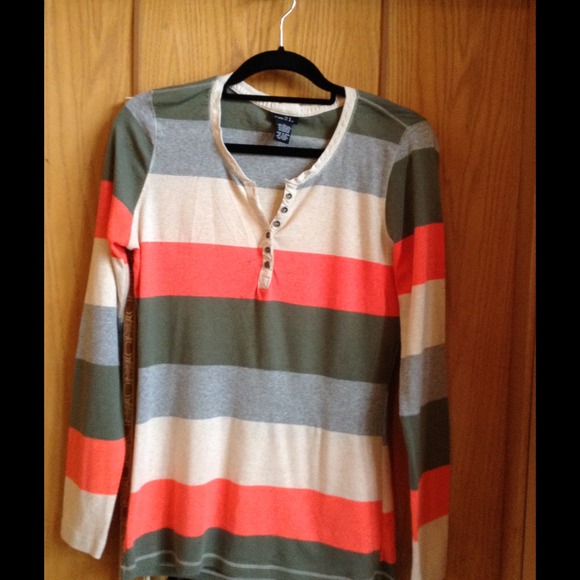 Rue 21 Henley top