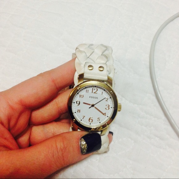 Women's white fossil watch. - Picture 1 of 2
