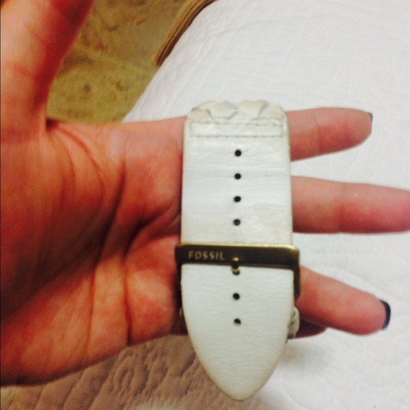 Women's white fossil watch. - Picture 2 of 2