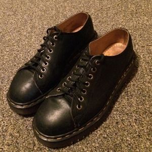 Vintage 90's black Dr. Martens oxfords