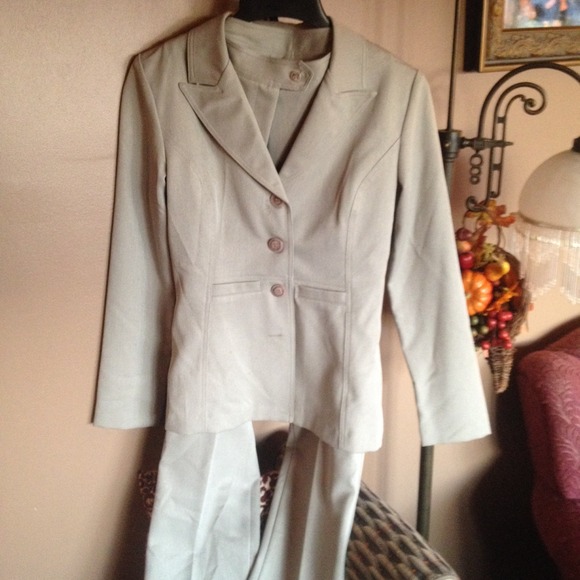 Pant suit