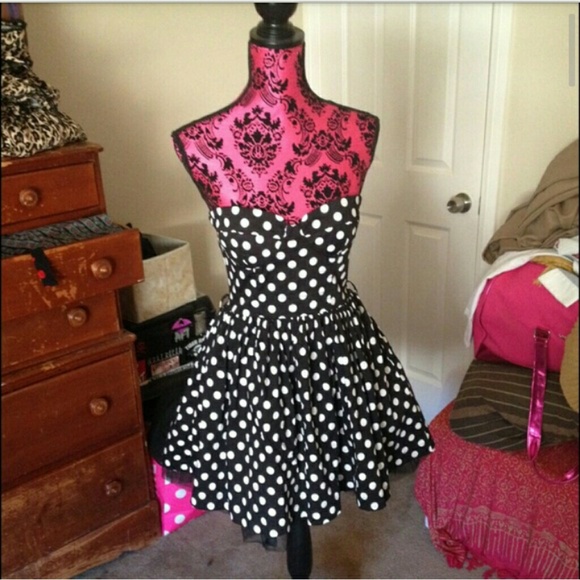 Polka dot dress black and white