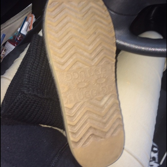 Black knit uggs - Picture 2 of 4