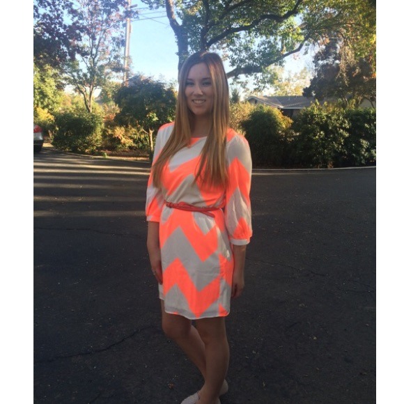 WINDSOR Dresses & Skirts - SALE ❗️ Pink/orange chevron dress!