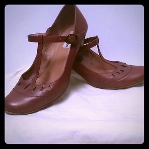 Mary Jane . Steve Madden 3"HEEL. Very Confortable