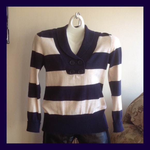 Navy & Beige Sweater. - Picture 4 of 4