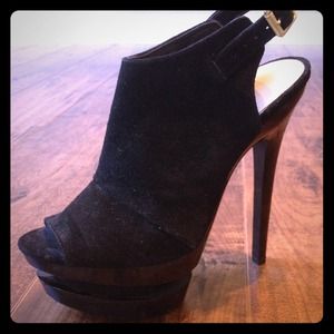 Gorgeous Jessica Simpson platform heels