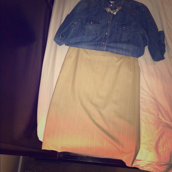 💄👠💼 Tan and white pinstriped pencil skirt!