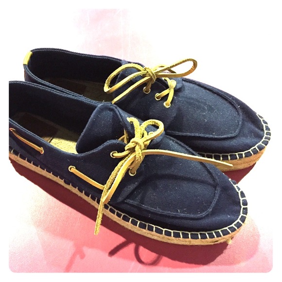 tory burch boat shoes