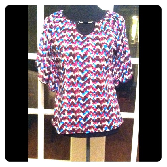 SOFT FLIRTY ANGEL SLEEVE TOP