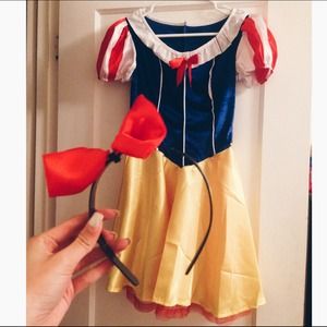 SNOW WHITE COSTUME