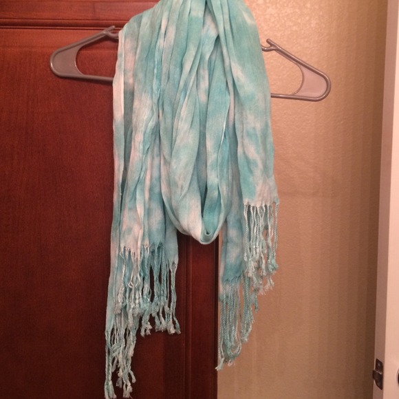 Charlotte Russe Accessories - Pretty scarf!