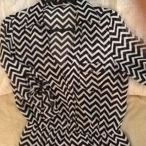 NWOT- FASHIONISTA - B&W Chevron Dress