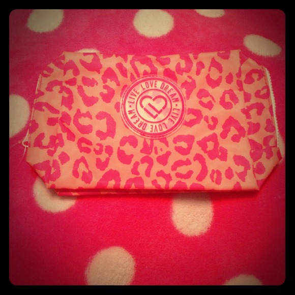 💕🆕💕💗Aeropostale cheetah bag💗