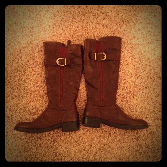 Brown boots and cardigans!