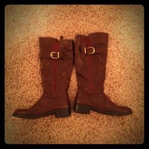 Brown boots and cardigans!