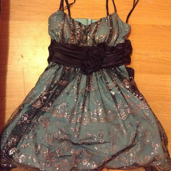 Dress - Picture 1 of 1