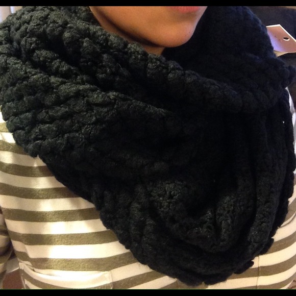 Back in stock!! New! Warm and cozy scarfs! - Picture 2 of 2