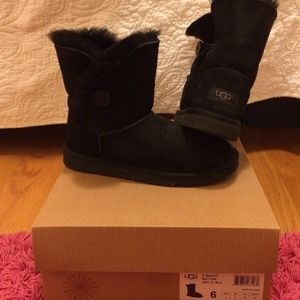 Black Bailey Button UGGs