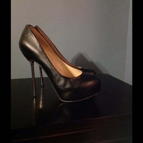Sexy back black stilettos.