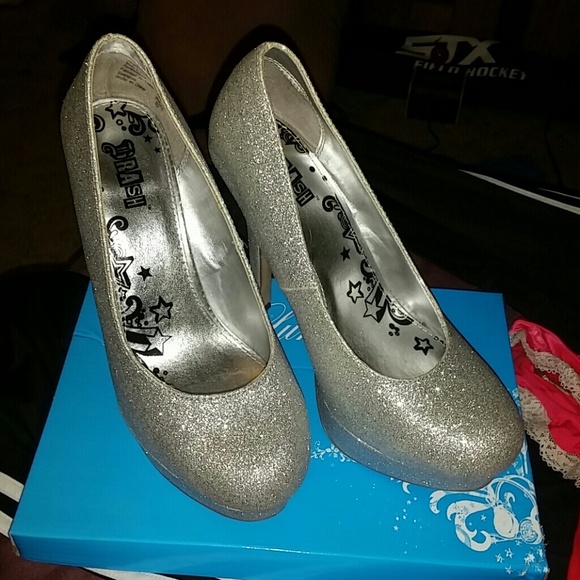 Bash silver sparkle pumps
