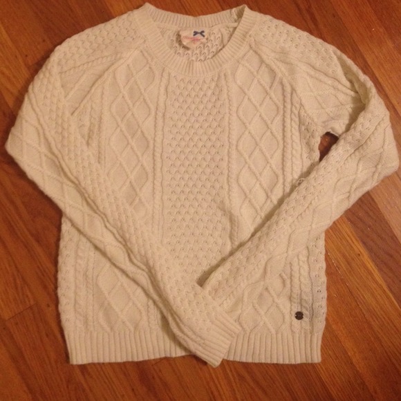 ESSENTIAL SWEATER