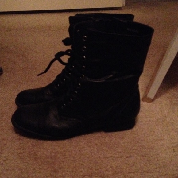 Combat boots