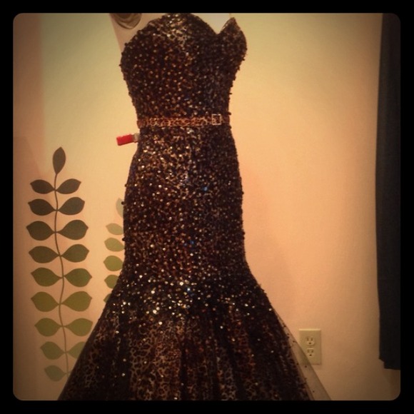 BNWT Tony Bowls Le Gala Gown 2011 Collection
